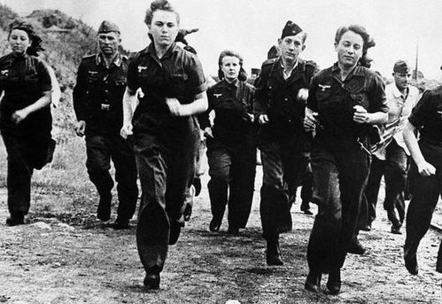 二战中的50万德国女兵主要在做什么 德国战败后她们下场如何 