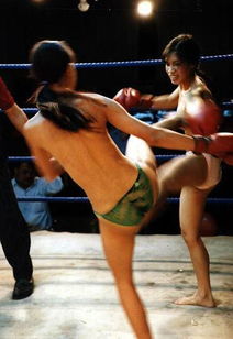 泰国女子裸拳照片曝光,和儿童泰拳一样,地下黑拳在泰国很受欢迎