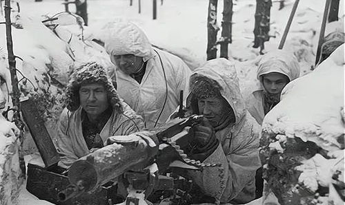 莫斯科保卫战中,大量德军被活活冻死,在当时为何不去掳掠