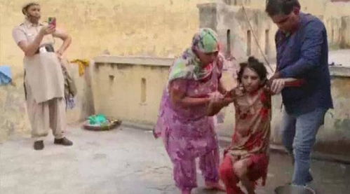印度男子被村民殴打 热心的女人被带走了