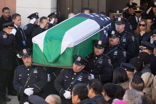 美国2万警察参加遭黑人枪杀的警察葬礼 