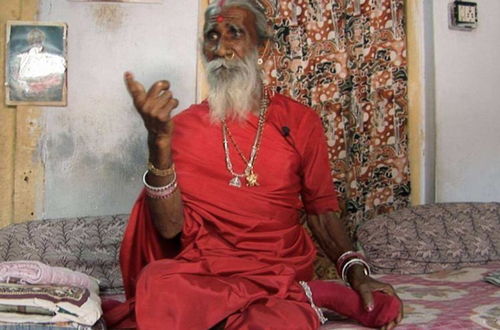 印度的90岁瑜伽大师,称自己77年不进食,查看监控后才明白