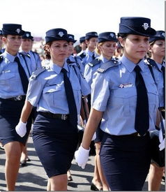 全球美女警花制服英姿比拼 