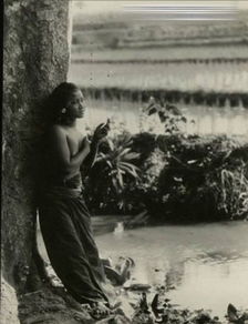 在老照片中,印尼女子不穿上衣 乌干达女性(图片)(印尼巴厘岛20世纪老照片)