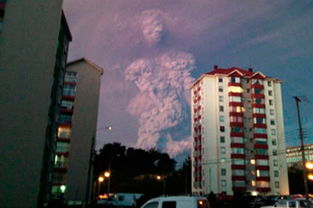 智利卡尔布科火山发生40年来最大爆发 天空出现巨人身影 