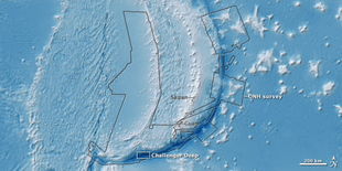 每日卫星照 世界最深马里亚纳海沟新地图 