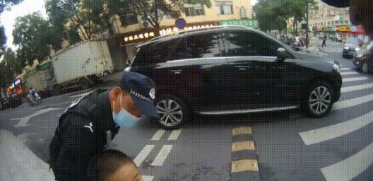 5岁男孩骑车上街把奶奶 甩 了,被警察拦下