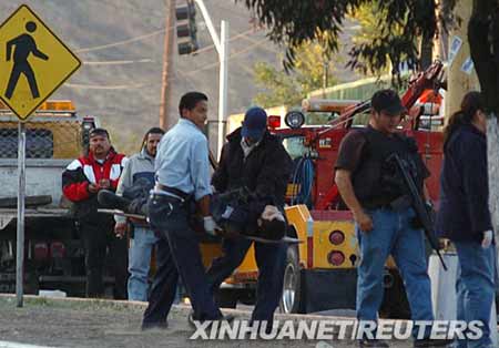 墨西哥毒贩内讧发生枪战15人死亡
