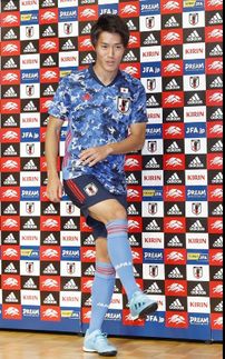 日本国家足球队发布最新队服 韩媒反应激烈:像军服!(日本男子国家足球队)