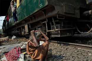 印度铁路沿线上贫民窟的生活 