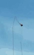 视频 58米天线塔15秒内断成6截 工人40米高处坠地惨死