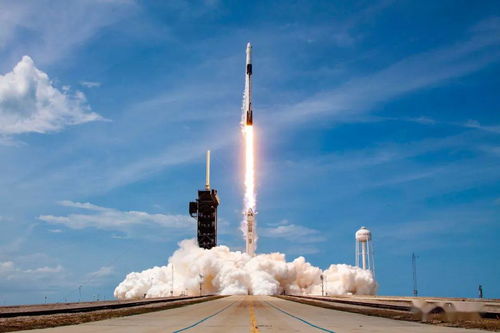 SpaceX载人飞船 龙 发射成功 创造私人公司载人航天历史