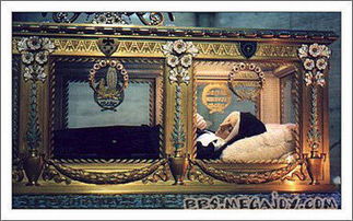 贝尔纳黛特35岁去世,1879年安葬(睡美人贝尔纳黛特是真的)