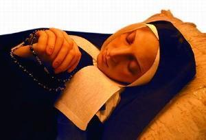世界上真实存在的睡美人：圣女贝尔纳黛特现在的样子(世界上真实存在的禁术)