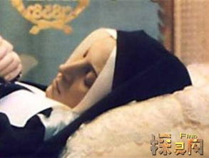 法国圣女贝尔纳黛特尸体不腐之谜,139年还似睡美人 蜡像