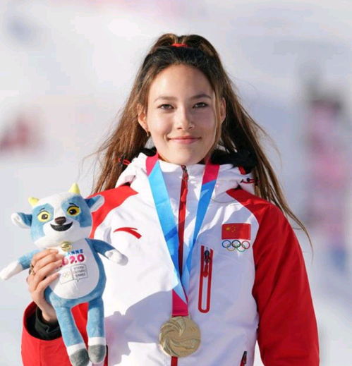 爱凌,中美混血谷(Eileen Gu)代表中国赢得滑雪世界杯(中美混血的爱豆)