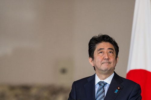 日本首相官邸女记者被隔离 采访不到一米,如何理解安倍上热搜
