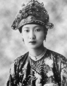 一百年前,她们是亚洲最美的四位皇妃,个个红颜薄命