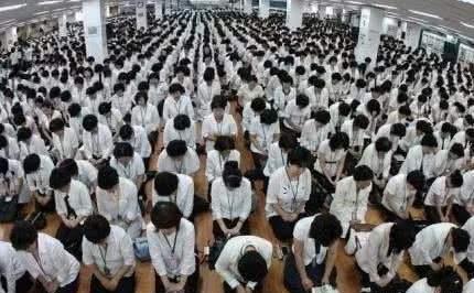 韩国新天地周禁戴口罩:对神不尊重生病不允许缺席