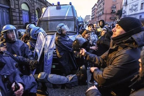 意大利多所监狱不满新冠肺炎疫情新规发生暴动事件
