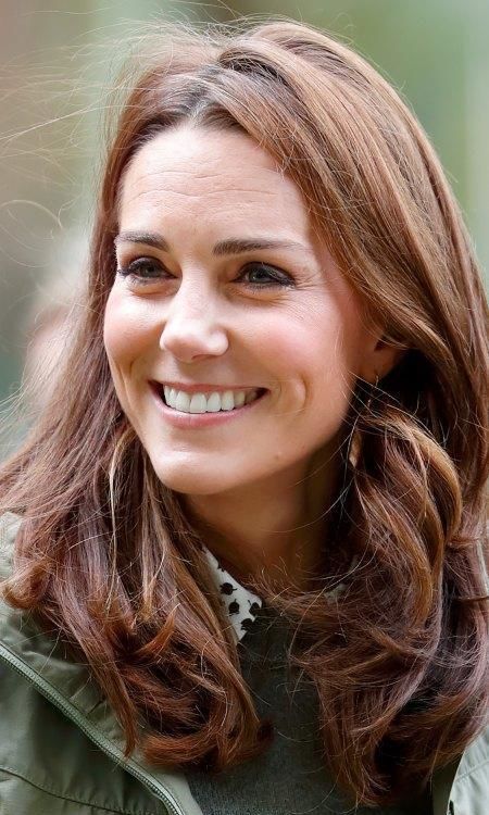 女王和亲王接种新冠疫苗,支持凯特处理王室,表示自己也很健康