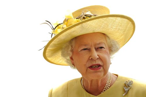 英国查尔斯王子新冠检测呈阳性,网友担心女王和小王子小公主