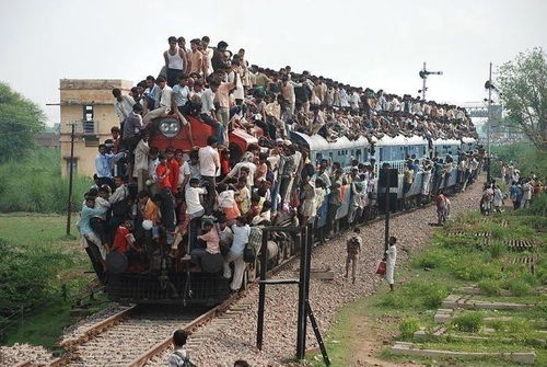 恐怖 印度因疫情延长封锁,火车站人挤人急回乡 要超美国夺第一