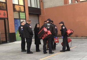 纽约一华裔女子在停车场下车 被抢走包 手也受伤了