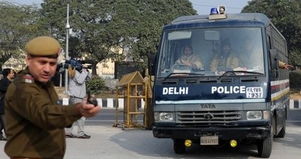 印度黑公交轮奸案一名主要嫌疑人狱中自杀身亡 
