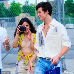 卡米拉·卡贝洛Camila Cabello与肖恩·蒙德兹Shawn Mendes现街头(卡米拉·卡贝洛havana)