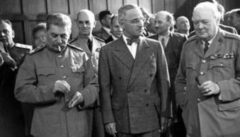 苏联怀疑他国劝告,希特勒进攻苏联后,斯大林神秘消失整整两周