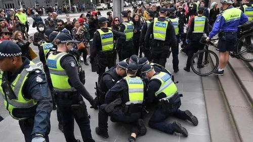 反对5G,逮捕比尔 盖茨 澳大利亚上百人无视疫情聚集抗议