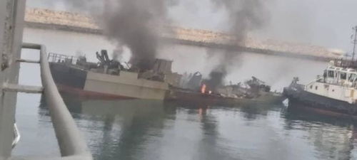 国产海鹰导弹真猛 伊朗误炸军舰被炸平
