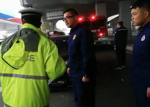 偶遇车祸,救人 疏散 引导交通,消防员一肩挑