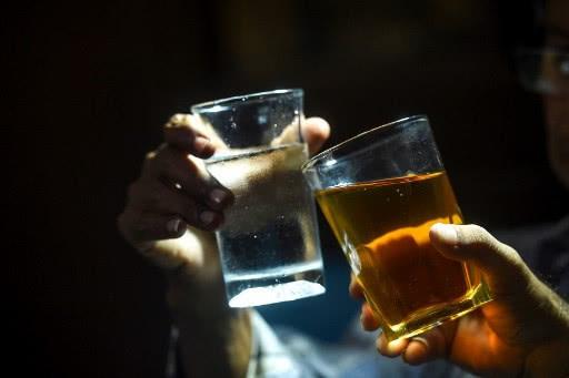 上百墨西哥人饮用假酒后死亡 许多人喝了掺有甲醇的烈酒