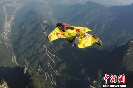 中国翼装飞行第一人 张树鹏 为梦想一直飞下去