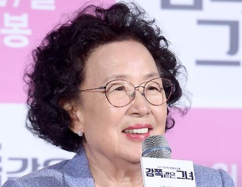 韩国国宝级演员,77岁斩获最佳女演员,出生地一栏赫然写着北京