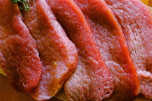 猪和猪肉价格连续14周下跌 大规模养殖产能持续释放(今日猪价猪肉价格)