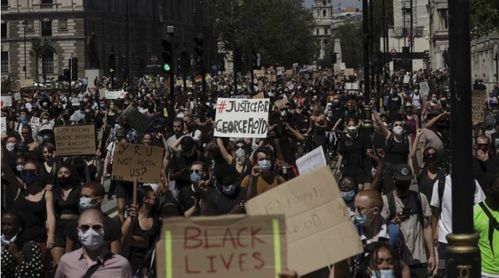 伦敦柏林多地爆发大规模抗议声援黑人,人群聚集在美国大使馆外