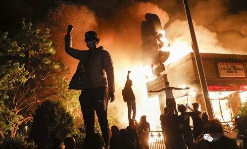 特朗普怒批明州抗议者为 暴徒 警察局被焚毁 CNN记者直播中被逮捕