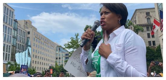 华盛顿非裔女市长叫板特朗普 别忘了你在谁的地盘上