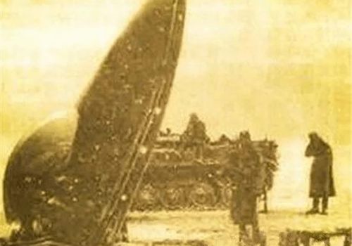 罗斯威尔事件UFO坠落,人们在残骸里发现了1至3名外星人