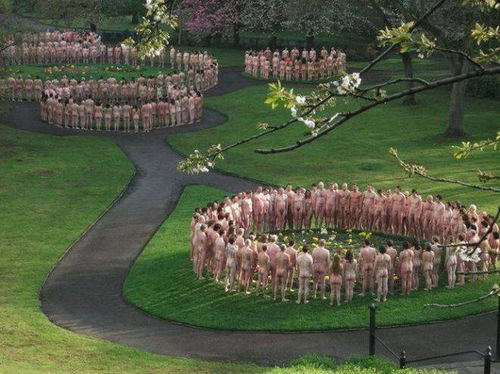 美国艺术家的群裸艺术摄影 白花花一片场面壮观