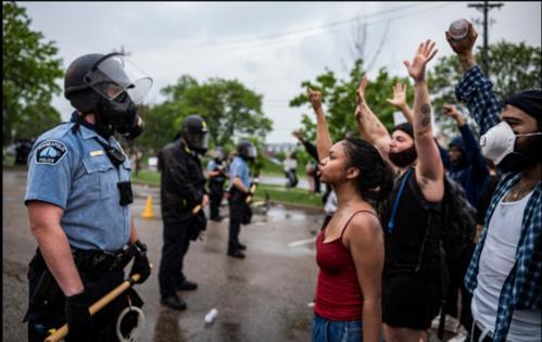 一语成谶 美国示威群众用激光照射警察的眼睛, 美国的风景线