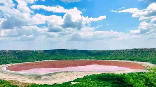 拥有5万年历史的印度湖泊一夜之间变成粉色,专家 原因尚不明确