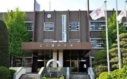 日本埼玉收到3453名中小学师生报告称腹痛、腹泻等症状(日本埼玉县)