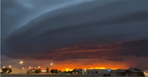 震撼 美国出现巨型圆盘状陆架云,宛如科幻片中大型外星飞船