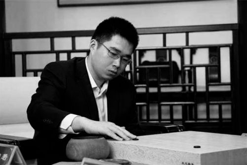 著名职业围棋手范蕴若去世,上海市围棋协会发讣告,证实他生前患抑郁症