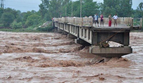 通车29天就被洪水冲垮,断裂大桥不见一根钢筋 印媒 30亿打水漂