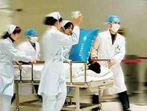 广州医生抱着病人一分钟跑下四层楼送急救(广州病人砍医生)